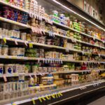 Plafonarea adaosului comercial la alimentele de bază, prelungită până la sfârșitul anului