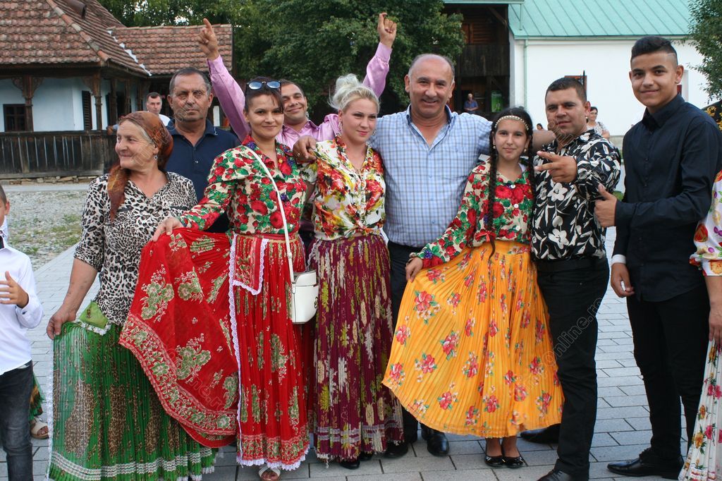 8 aprilieZiua internaţională a romilor Presshouse.ro