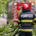 Bilanțul furtunilor din weekend: zeci de locuințe inundate și aproape 100 de mașini avariate