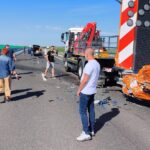 Autospecială a DRDP Craiova, spulberată pe Drumul Expres Craiova-Pitești de un șofer care a ignorat semnalizarea