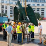 Monumentul „Minerva ocrotind artele şi ştiinţele”, reamplasat pe Palatul Universităţii din Bucureşti